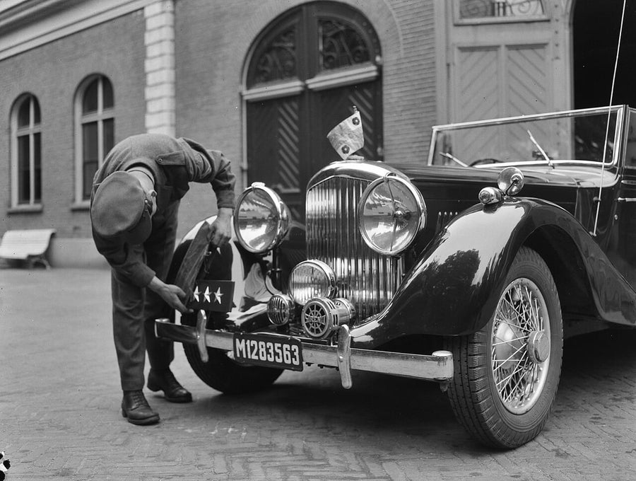 BENTLEY : Foto: Bentley del palacio de Soestdijk, 1946, Nationaal Archief / Anefo (CC0)