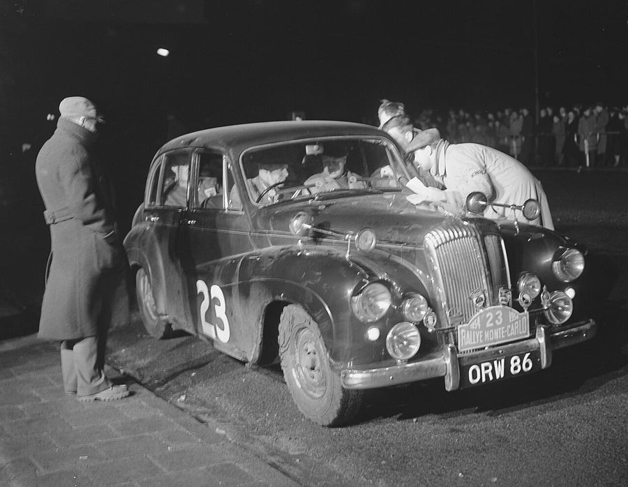 DAIMLER : Daimler Conquest au Rallye de Monte-Carlo, passage à Amsterdam, 1954, Nationaal Archief / Anefo (CC0)