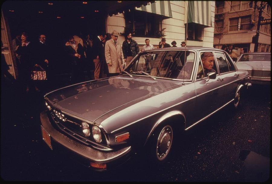 AUDI : Photo: Audi 100 LS, 1974, Documerica / US National Archives, no known restrictions