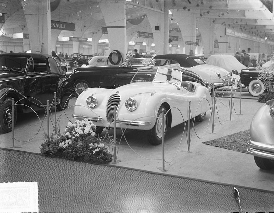 JAGUAR : Jaguar XK120 au salon RAI d’Amsterdam, 1950, Nationaal Archief (CC0)