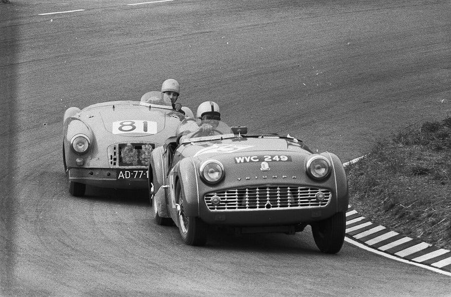 TRIUMPH : Foto: Triumph TR3 en carrera en el circuito de Zandvoort, 1960, Nationaal Archief / Anefo (CC0)